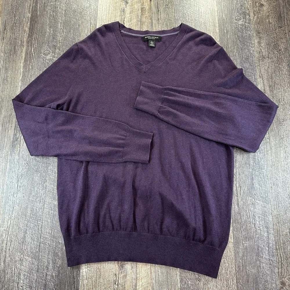 Banana Republic Silk Blend Long Sleeve V-Neck‎ Sweater Men's Size L Dark Purple